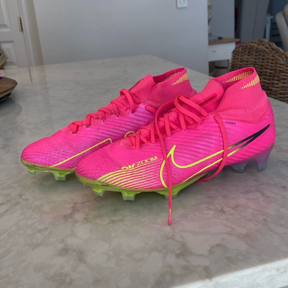Nike zoom superbly 9 Elite soccer cleats. Size 8mens/9.5 women’s. Worn twice